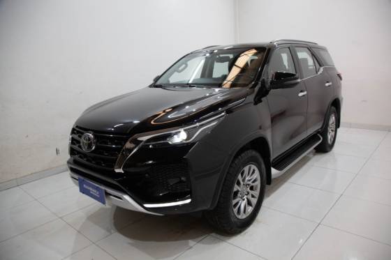 TOYOTA HILUX SW4 2.8 D-4D TURBO DIESEL SRX 7L 4X4 AUTOMÁTICO